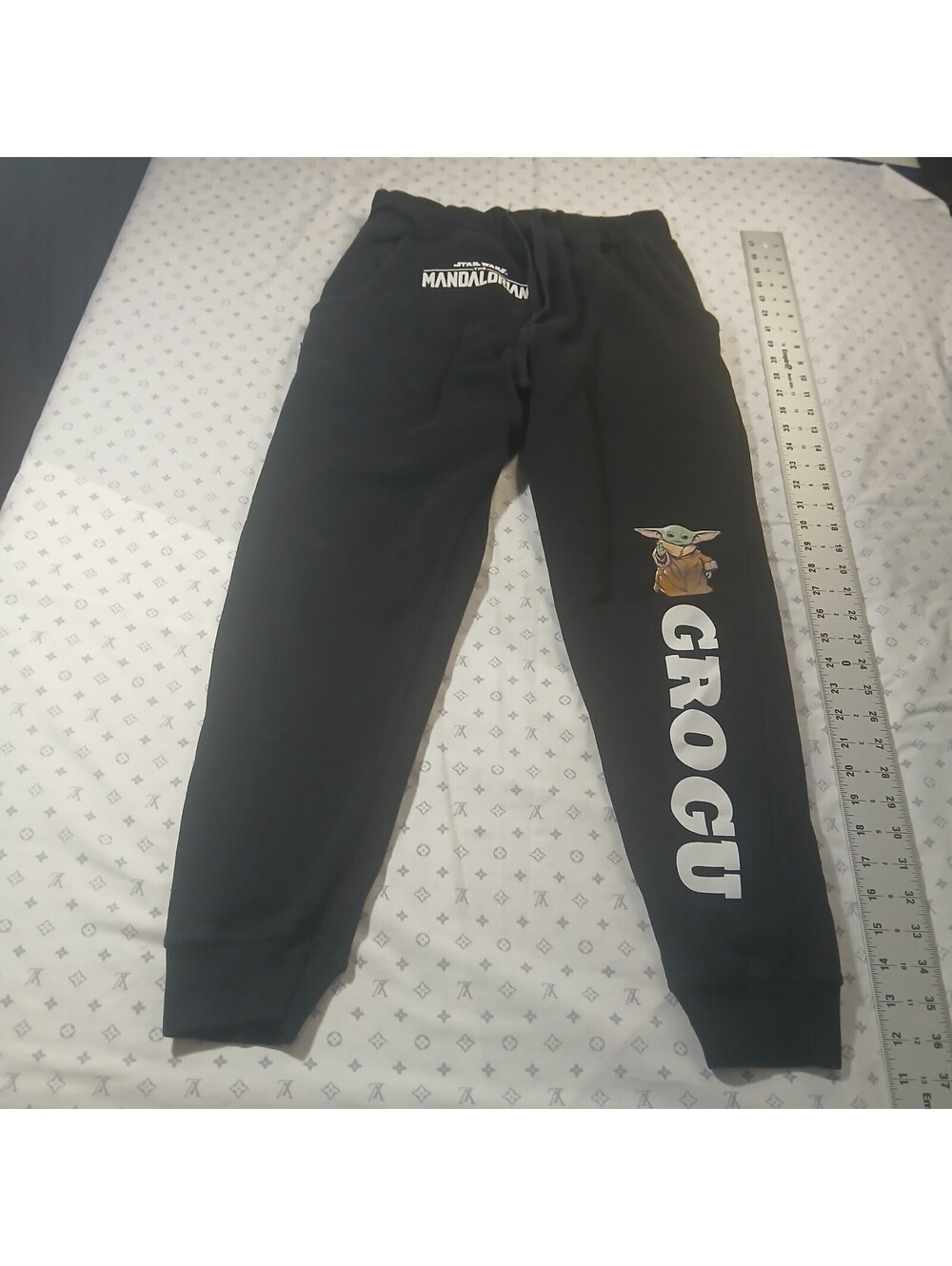 Star Wars Mandalorian Grogu black jogger sweatpants youth size M